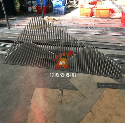 不銹鋼景觀假山雕塑 峰巒疊嶂的藝術與幕墻材料的創(chuàng)新應用